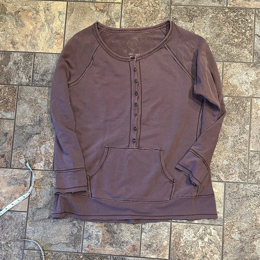 GAP Brown T-Shirt with Red XL Print